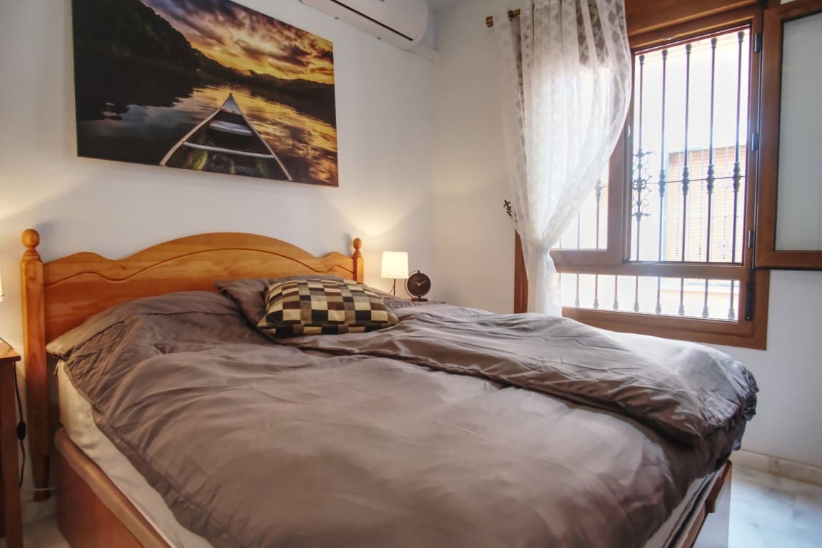 2 soverom Leilighet til salgs i Villamartin med svømmebasseng garasje - € 168 000 (Ref: 9816561)