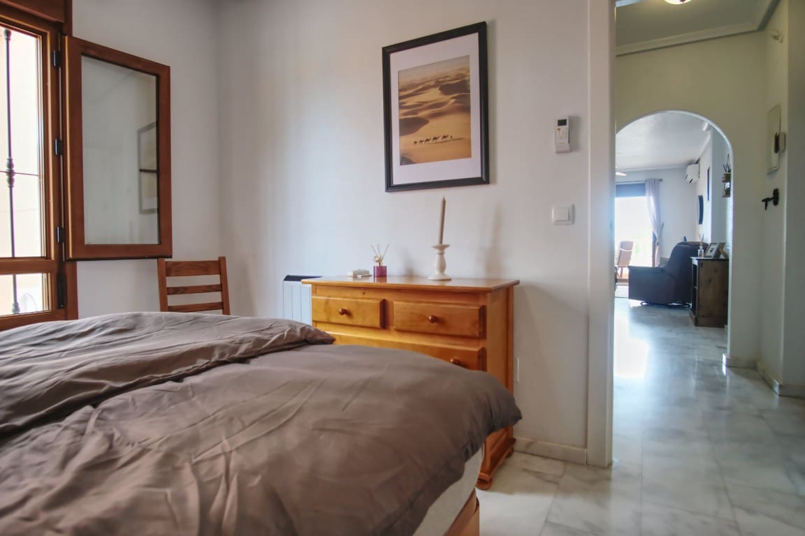 2 soverom Leilighet til salgs i Villamartin med svømmebasseng garasje - € 168 000 (Ref: 9816561)