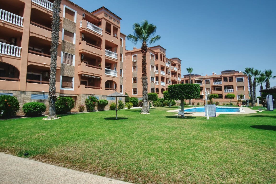 2 soverom Leilighet til salgs i Villamartin med svømmebasseng garasje - € 168 000 (Ref: 9816561)