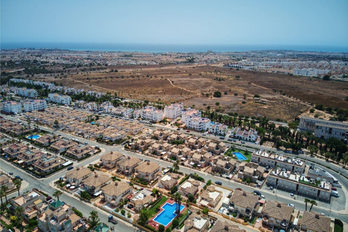 2 soverom Leilighet til salgs i Villamartin med svømmebasseng garasje - € 168 000 (Ref: 9816561)