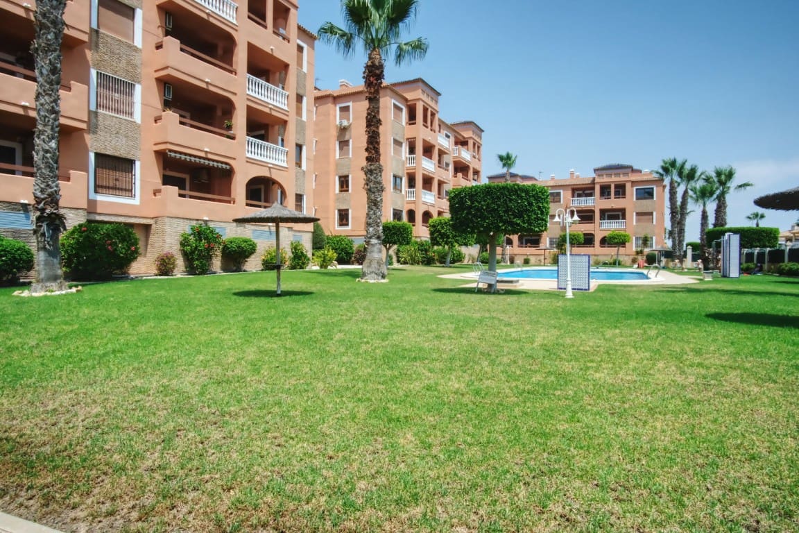 2 soverom Leilighet til salgs i Villamartin med svømmebasseng garasje - € 168 000 (Ref: 9816561)