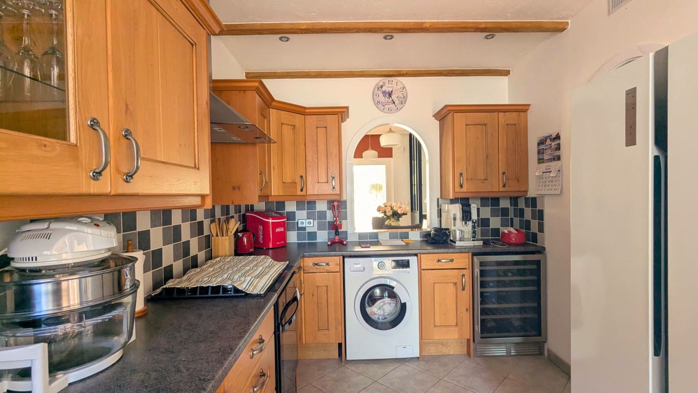 3 bedroom Villa for sale in Lo Crispin with pool garage - € 294,000 (Ref: 9935231)