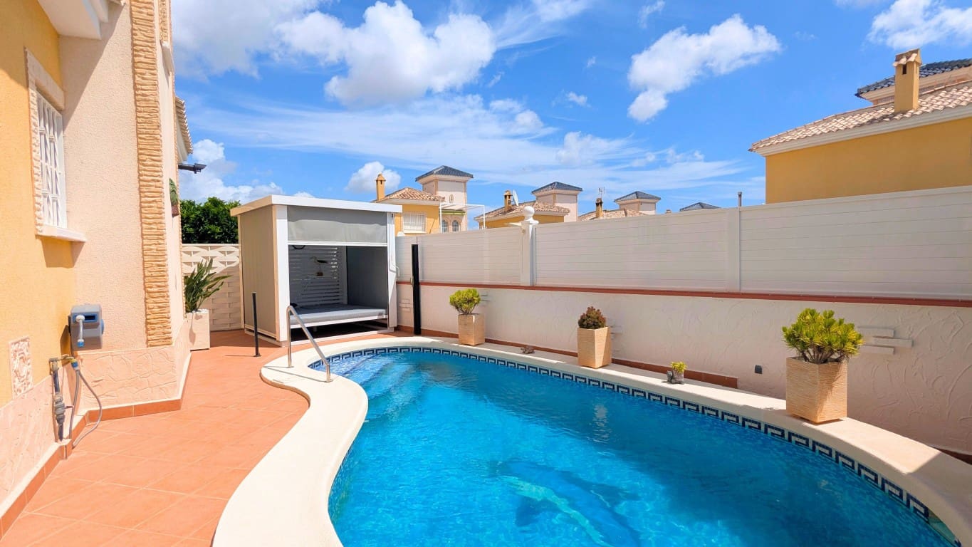 3 bedroom Villa for sale in Lo Crispin with pool garage - € 294,000 (Ref: 9935231)