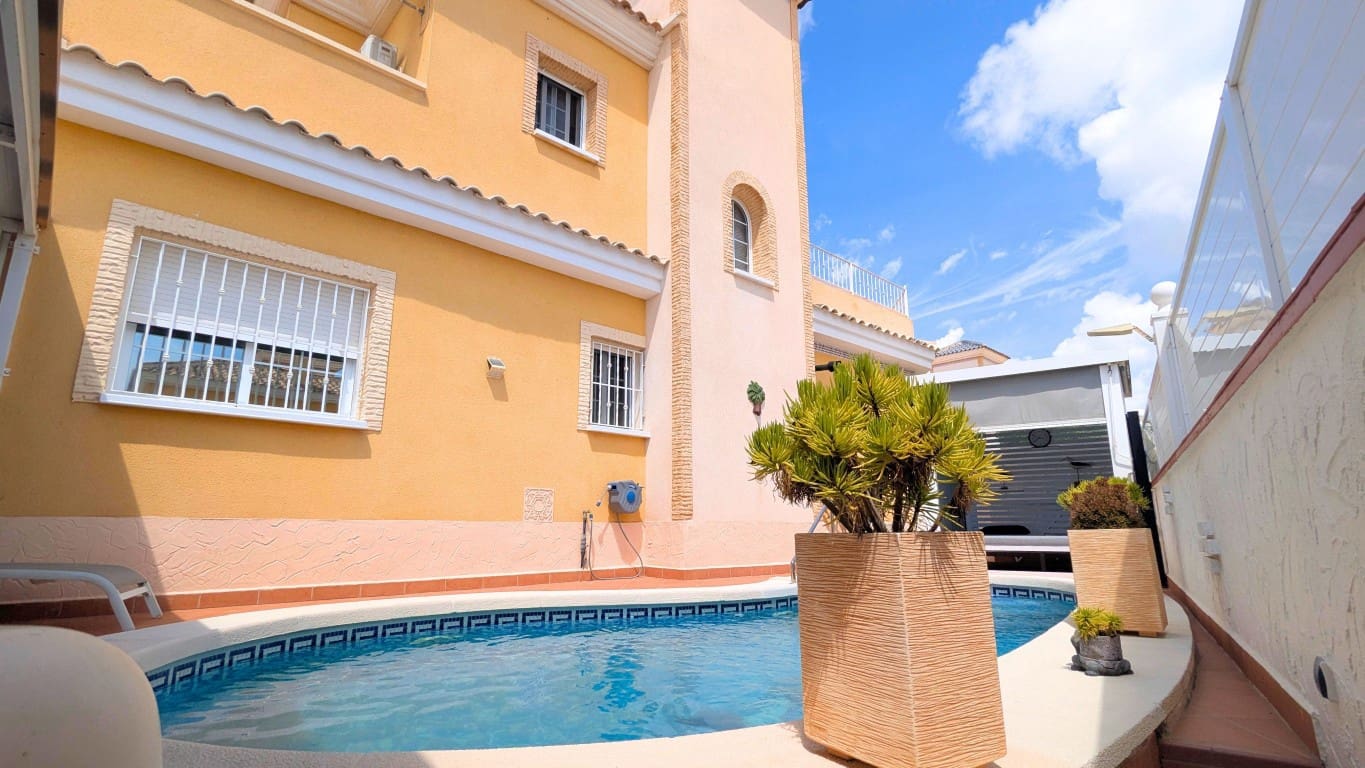 3 bedroom Villa for sale in Lo Crispin with pool garage - € 294,000 (Ref: 9935231)