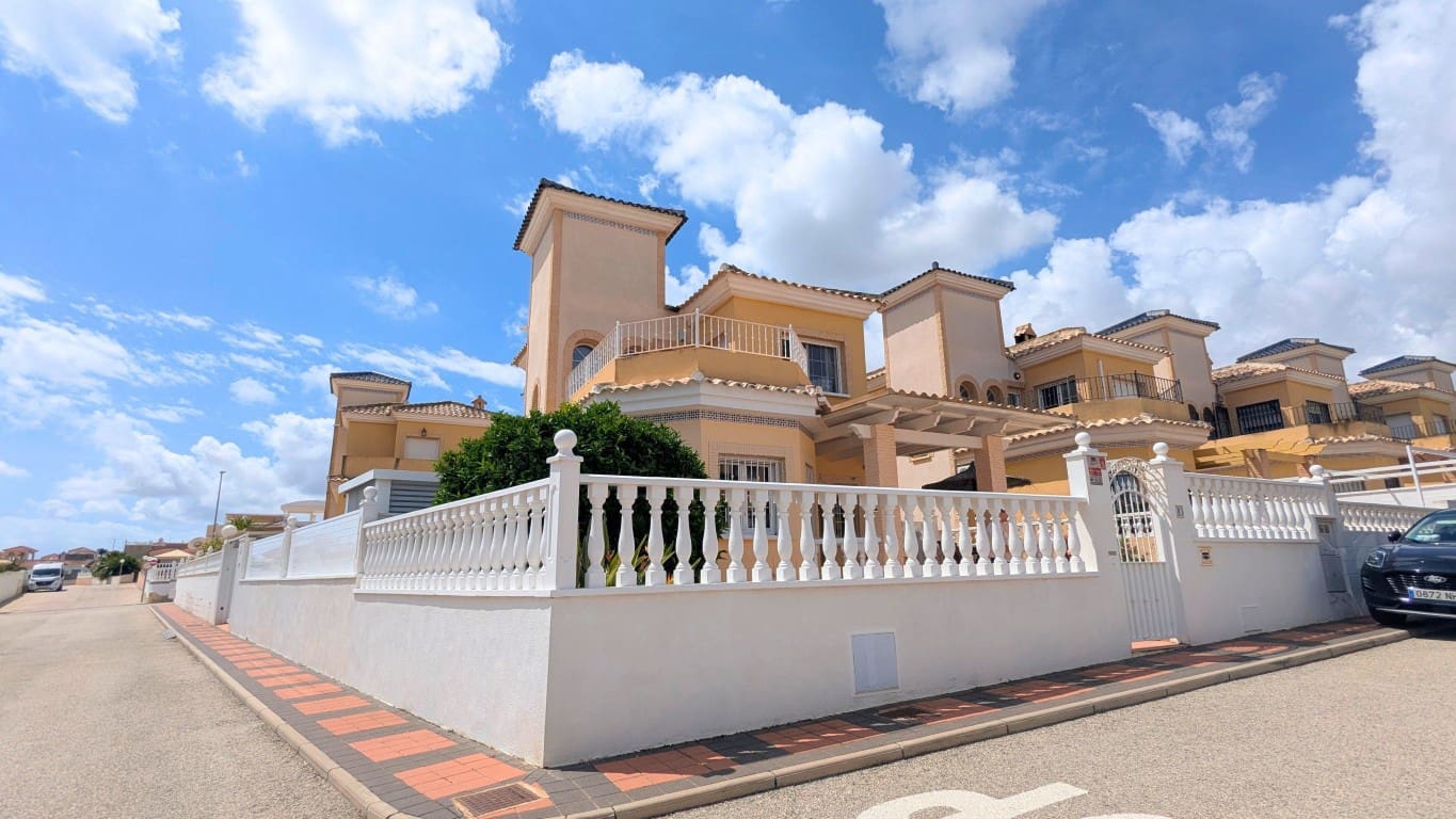 3 bedroom Villa for sale in Lo Crispin with pool garage - € 294,000 (Ref: 9935231)