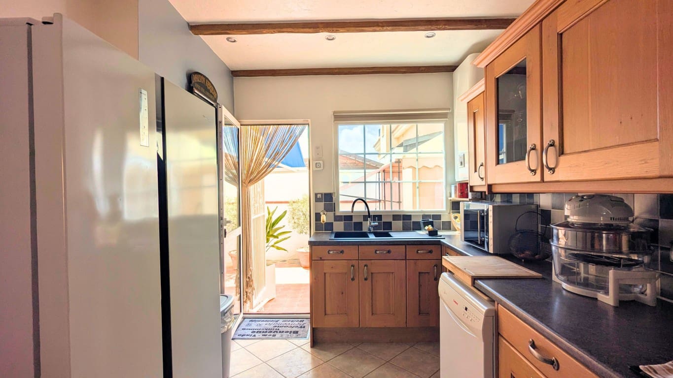 3 bedroom Villa for sale in Lo Crispin with pool garage - € 294,000 (Ref: 9935231)