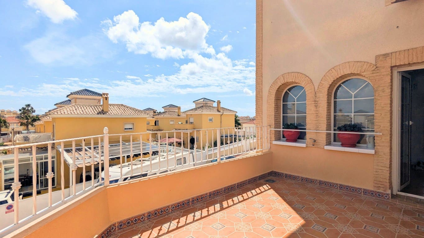 3 bedroom Villa for sale in Lo Crispin with pool garage - € 294,000 (Ref: 9935231)