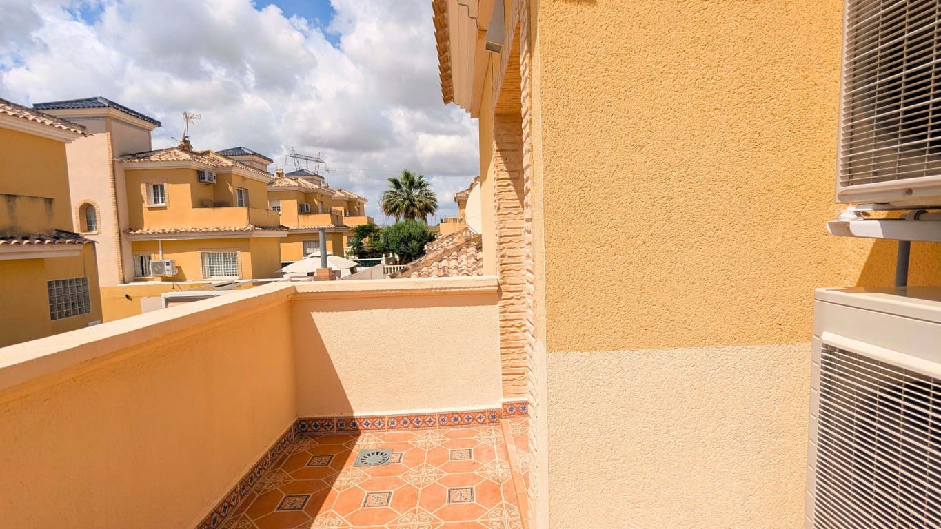 3 bedroom Villa for sale in Lo Crispin with pool garage - € 294,000 (Ref: 9935231)