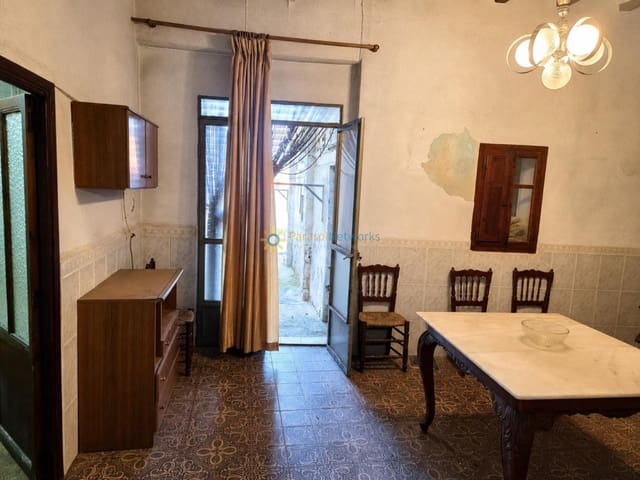 5 slaapkamer Huis te koop in Llutxent - € 65.000 (Ref: 10001034)