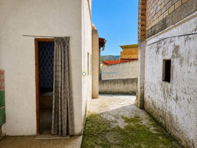 5 slaapkamer Huis te koop in Llutxent - € 65.000 (Ref: 10001034)