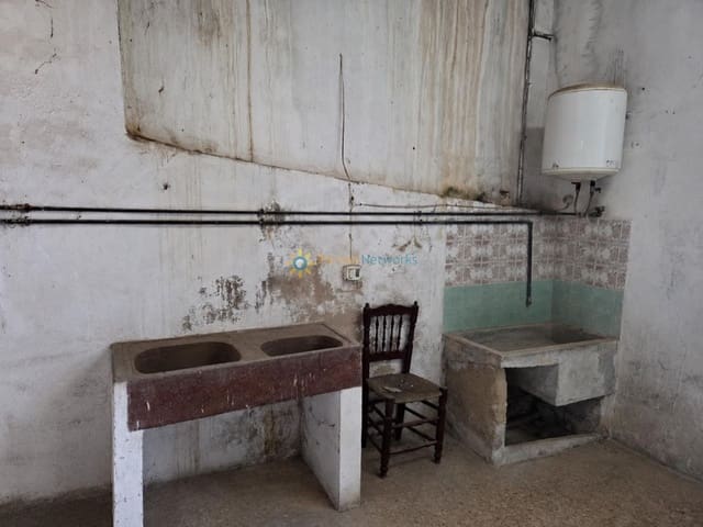 5 slaapkamer Huis te koop in Llutxent - € 65.000 (Ref: 10001034)