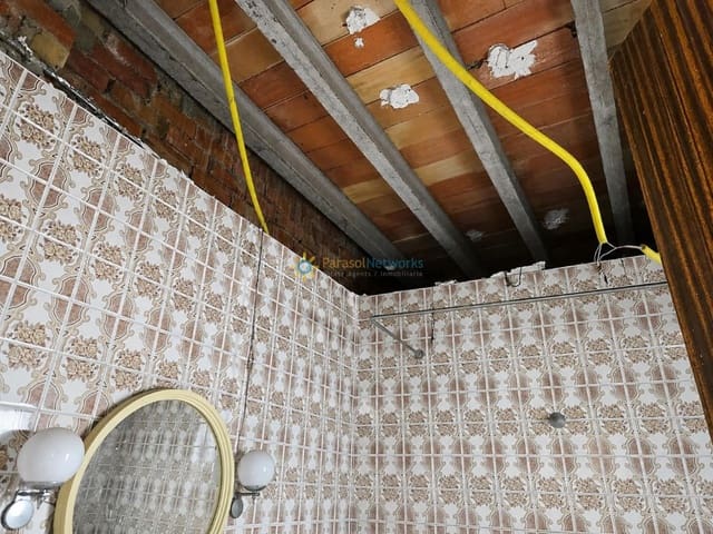 5 slaapkamer Huis te koop in Llutxent - € 65.000 (Ref: 10001034)