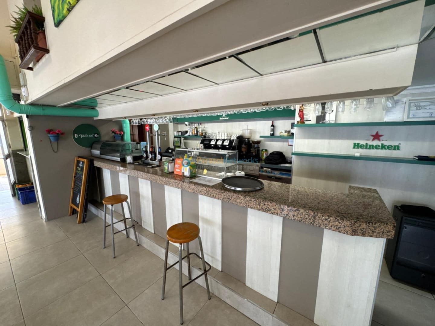 Commercial for sale in Piles - € 330,000 (Ref: 10001301)