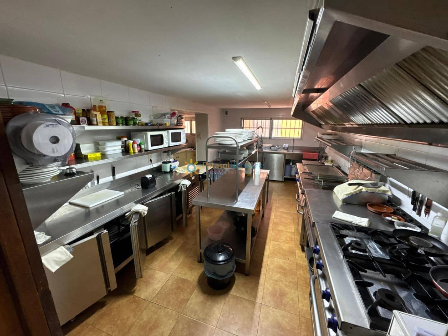 Commercial for sale in Piles - € 330,000 (Ref: 10001301)