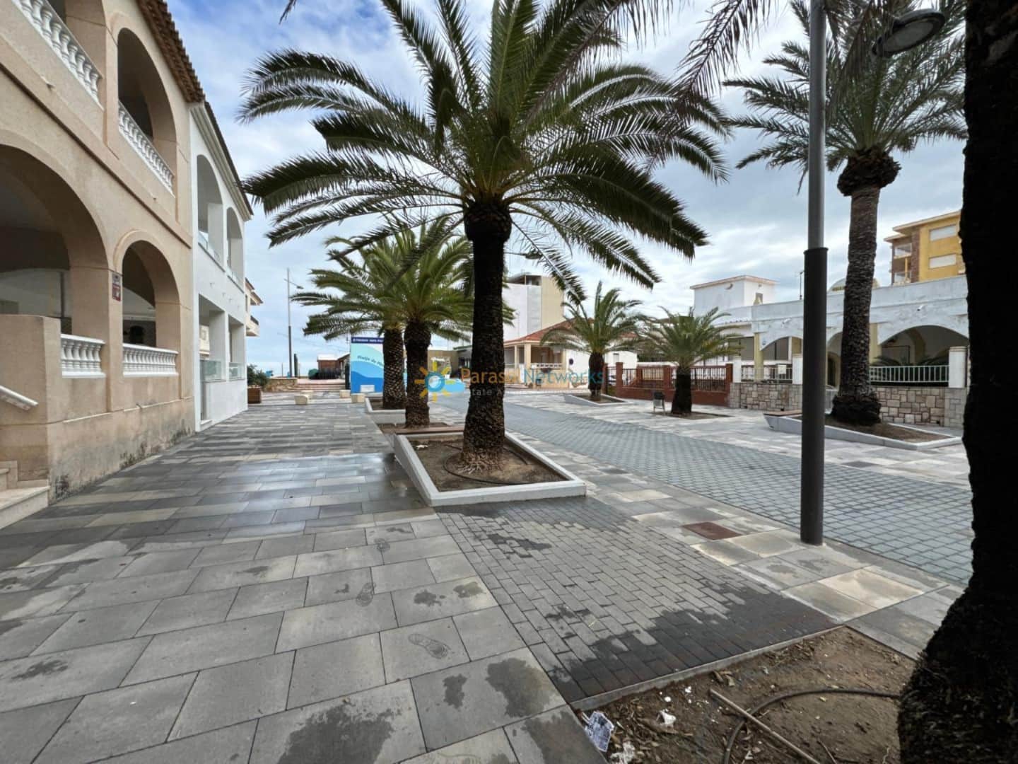 Commercial for sale in Piles - € 330,000 (Ref: 10001301)