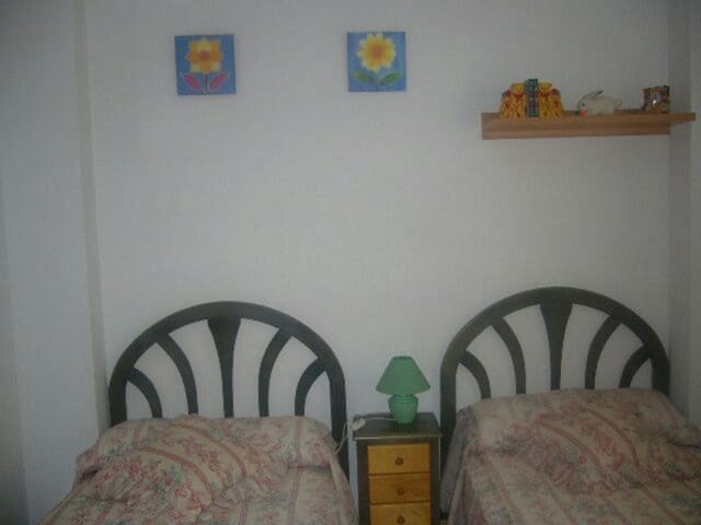 2 Zimmer Apartment zu vermieten in Dénia mit Pool Garage - 700 € (Ref: 10002400)