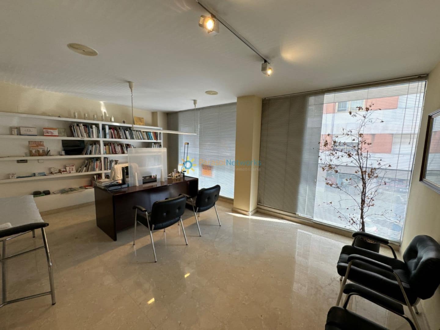 8 sovrum Kommersiell till salu i Oliva - 175 000 € (Ref: 10004693)