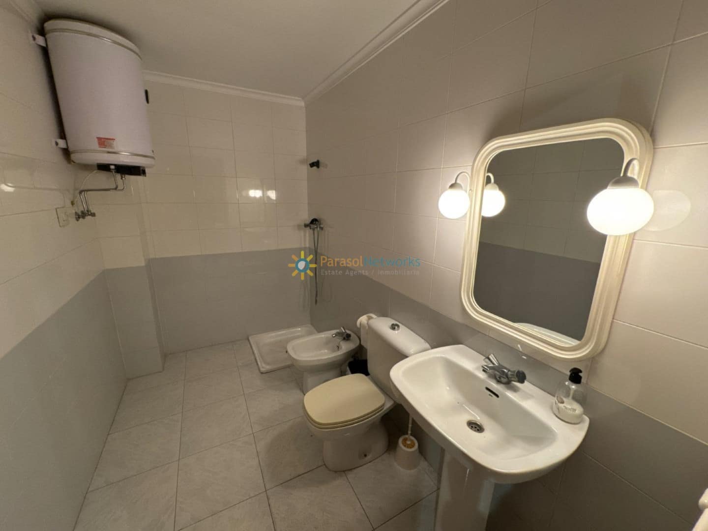 8 sovrum Kommersiell till salu i Oliva - 175 000 € (Ref: 10004693)