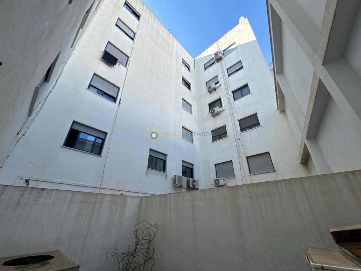 8 sovrum Kommersiell till salu i Oliva - 175 000 € (Ref: 10004693)