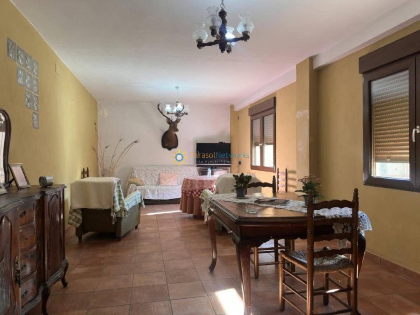 6 bedroom Villa for sale in Albaida with pool garage - € 250,000 (Ref: 10007996)