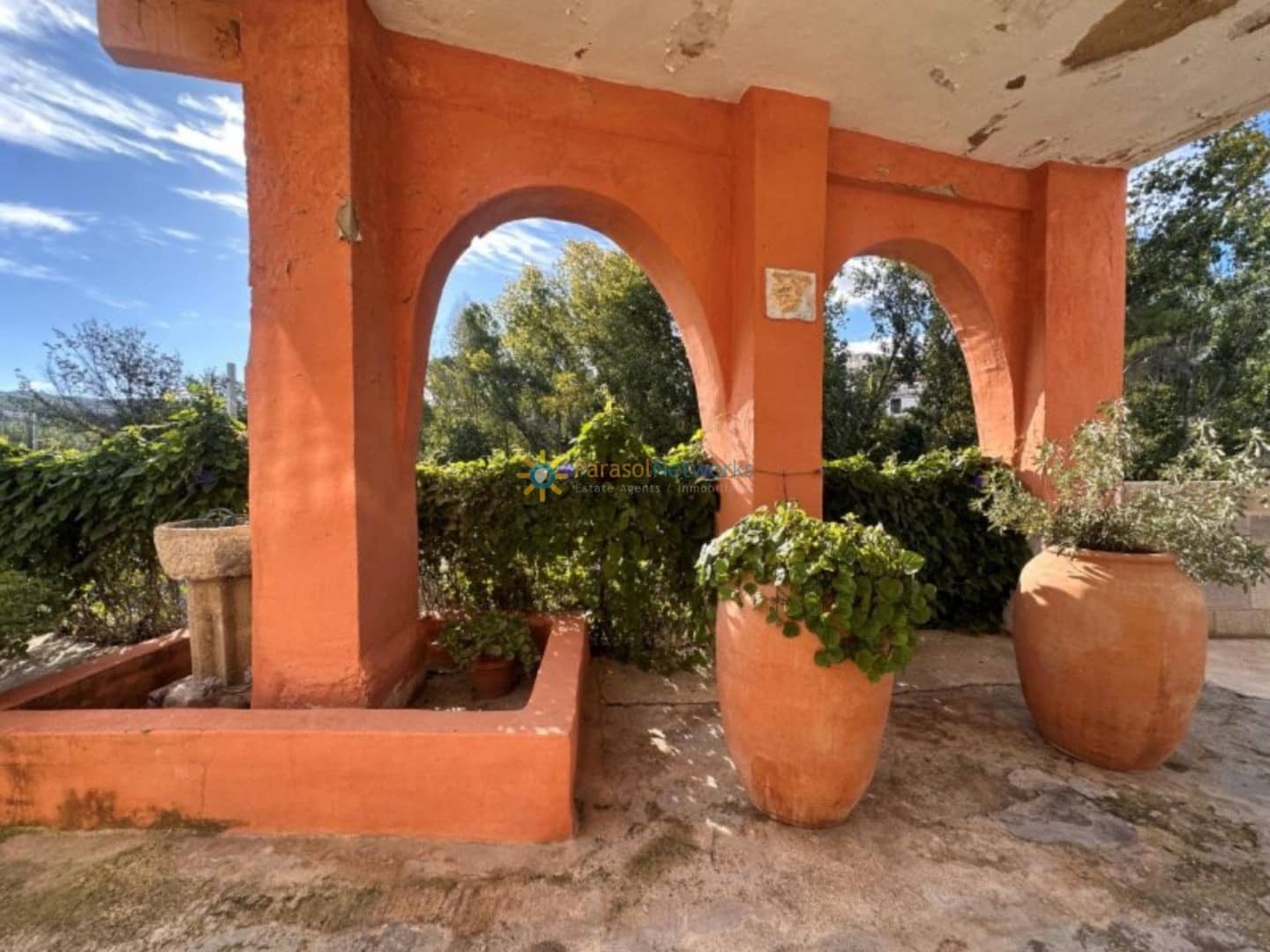 6 bedroom Villa for sale in Albaida with pool garage - € 250,000 (Ref: 10007996)