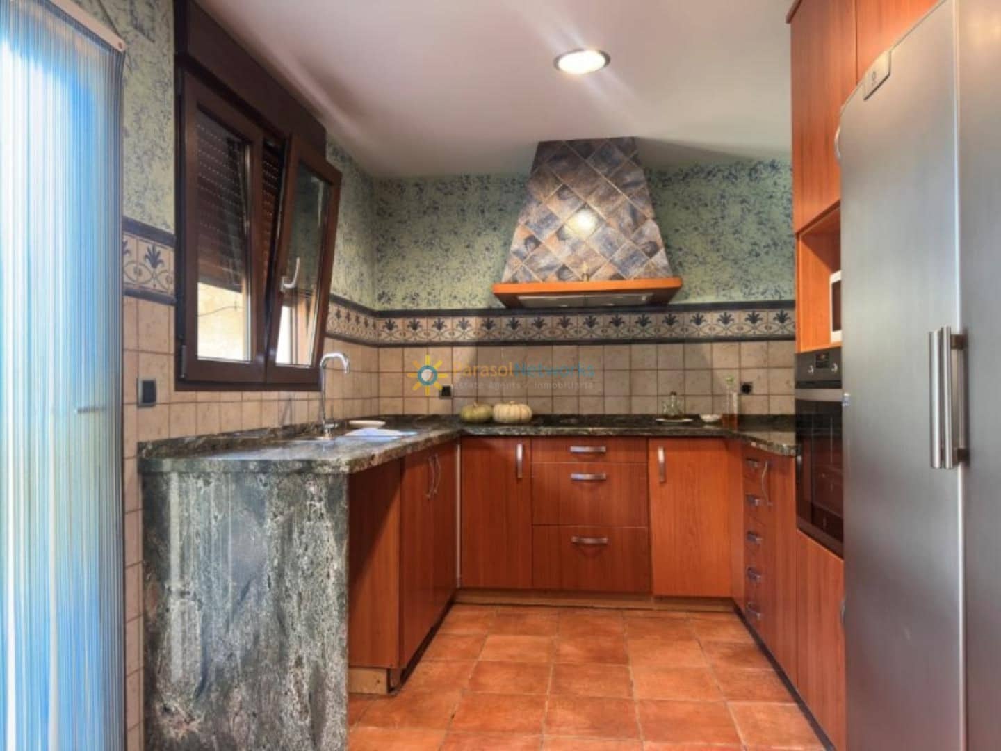 6 bedroom Villa for sale in Albaida with pool garage - € 250,000 (Ref: 10007996)