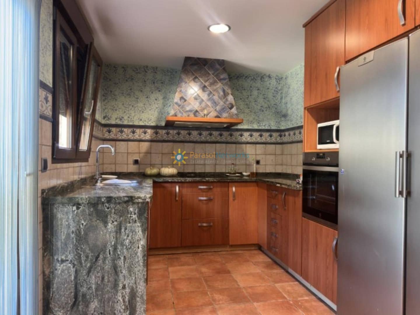 6 bedroom Villa for sale in Albaida with pool garage - € 250,000 (Ref: 10007996)