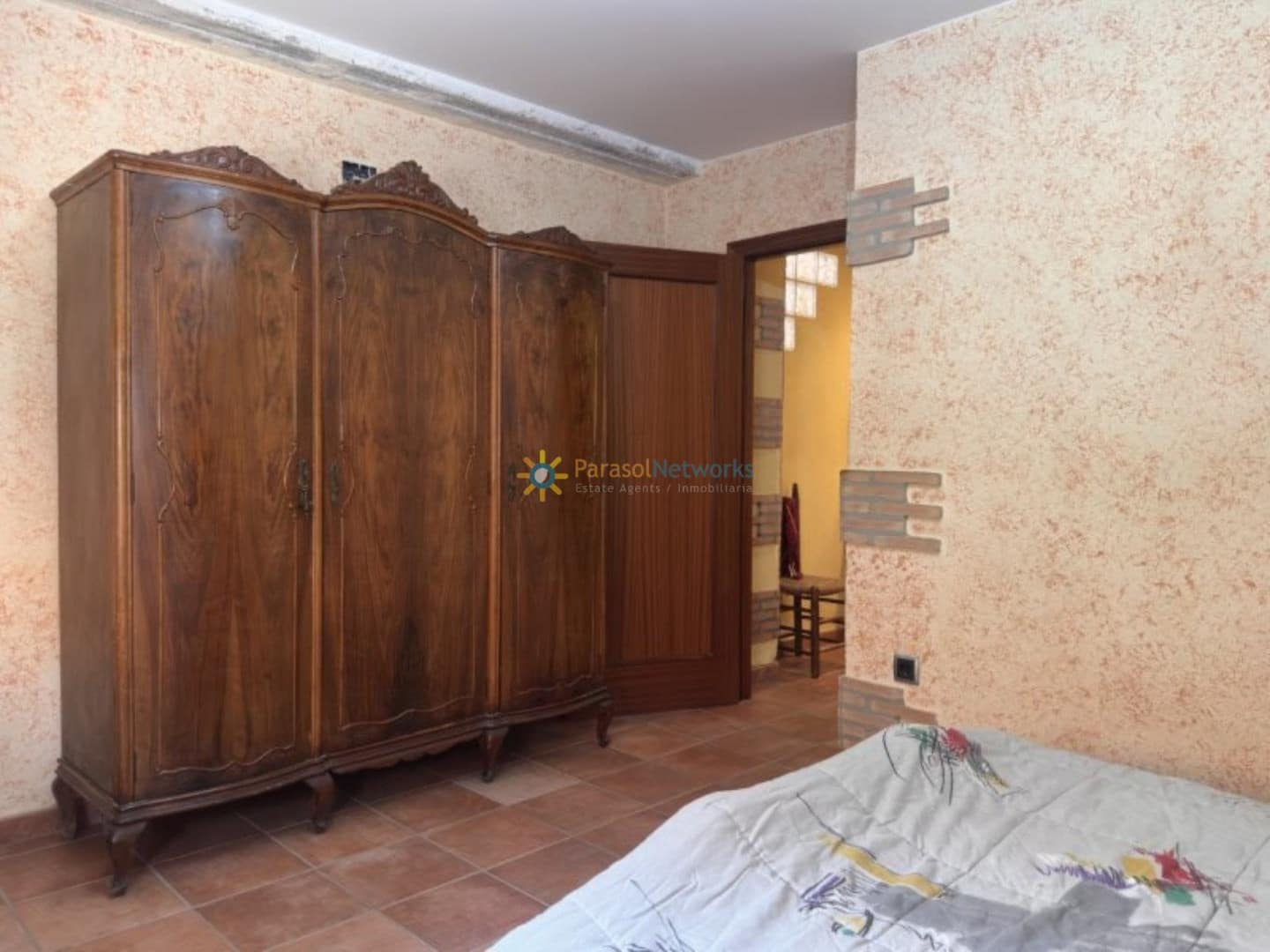 6 bedroom Villa for sale in Albaida with pool garage - € 250,000 (Ref: 10007996)