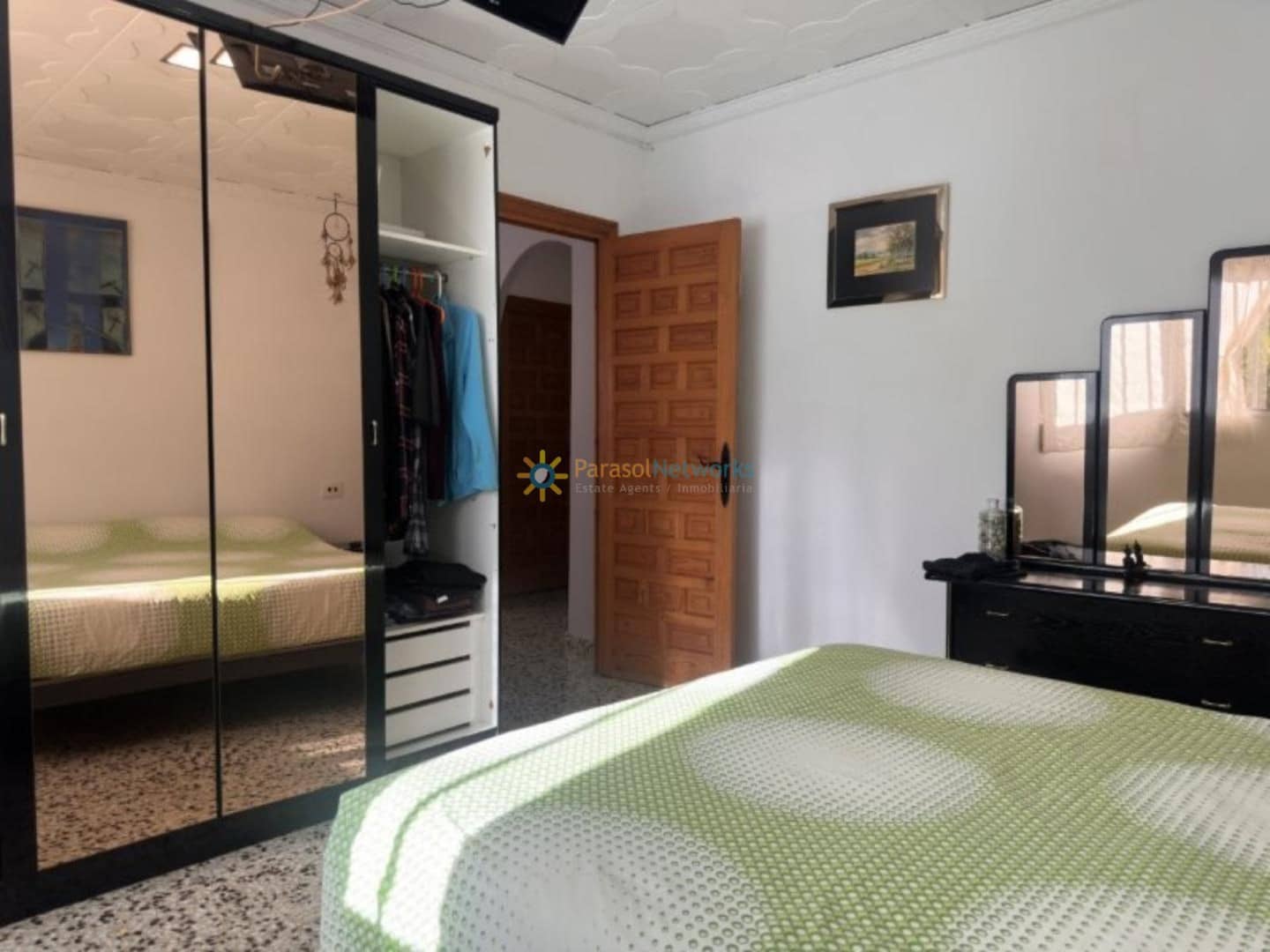6 bedroom Villa for sale in Albaida with pool garage - € 250,000 (Ref: 10007996)