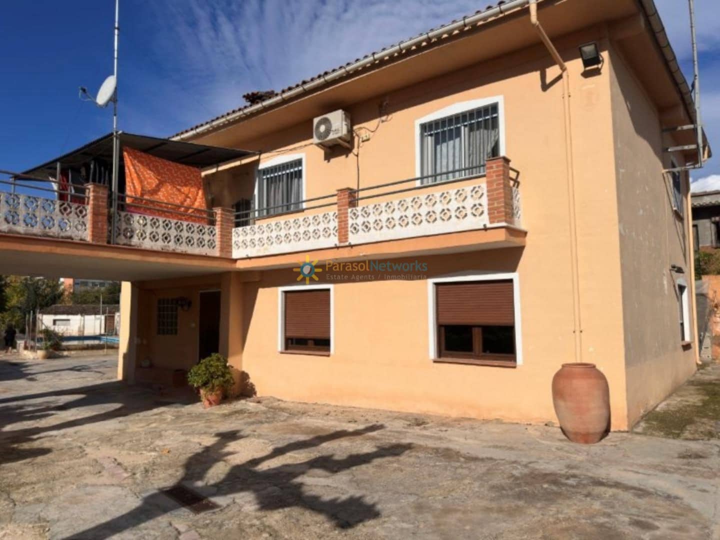 6 bedroom Villa for sale in Albaida with pool garage - € 250,000 (Ref: 10007996)