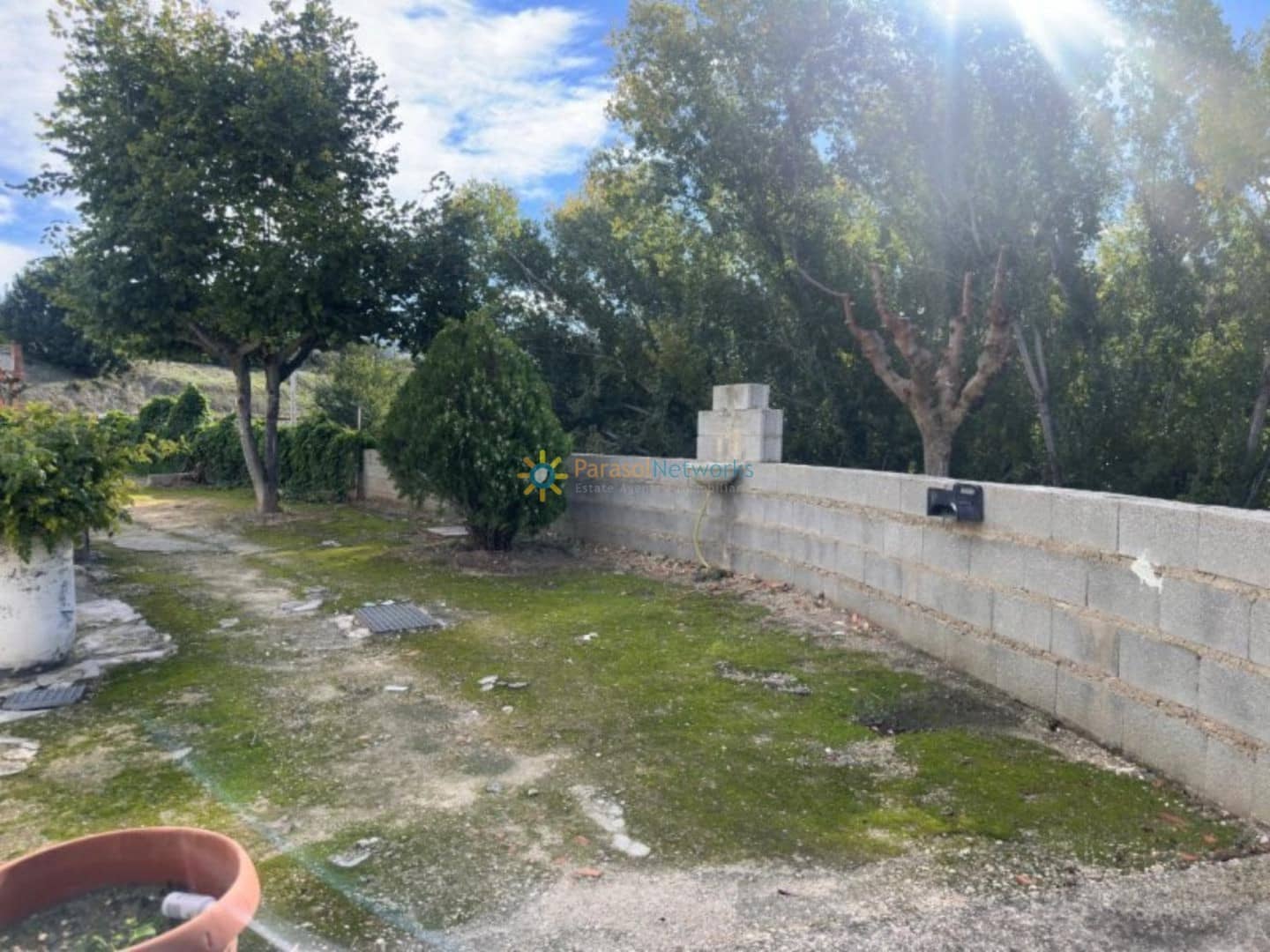 6 bedroom Villa for sale in Albaida with pool garage - € 250,000 (Ref: 10007996)