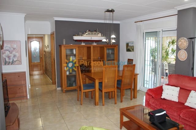 3 quarto Moradia para arrendar em Oliva Playa, Oliva com piscina - 800 € (Ref: 10009979)