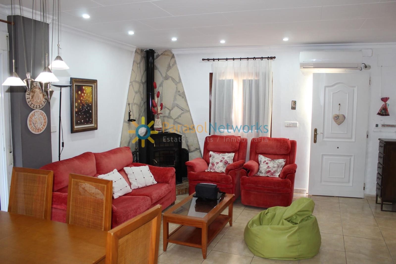 3 bedroom Villa for rent in Oliva with pool - € 800 (Ref: 10009979)