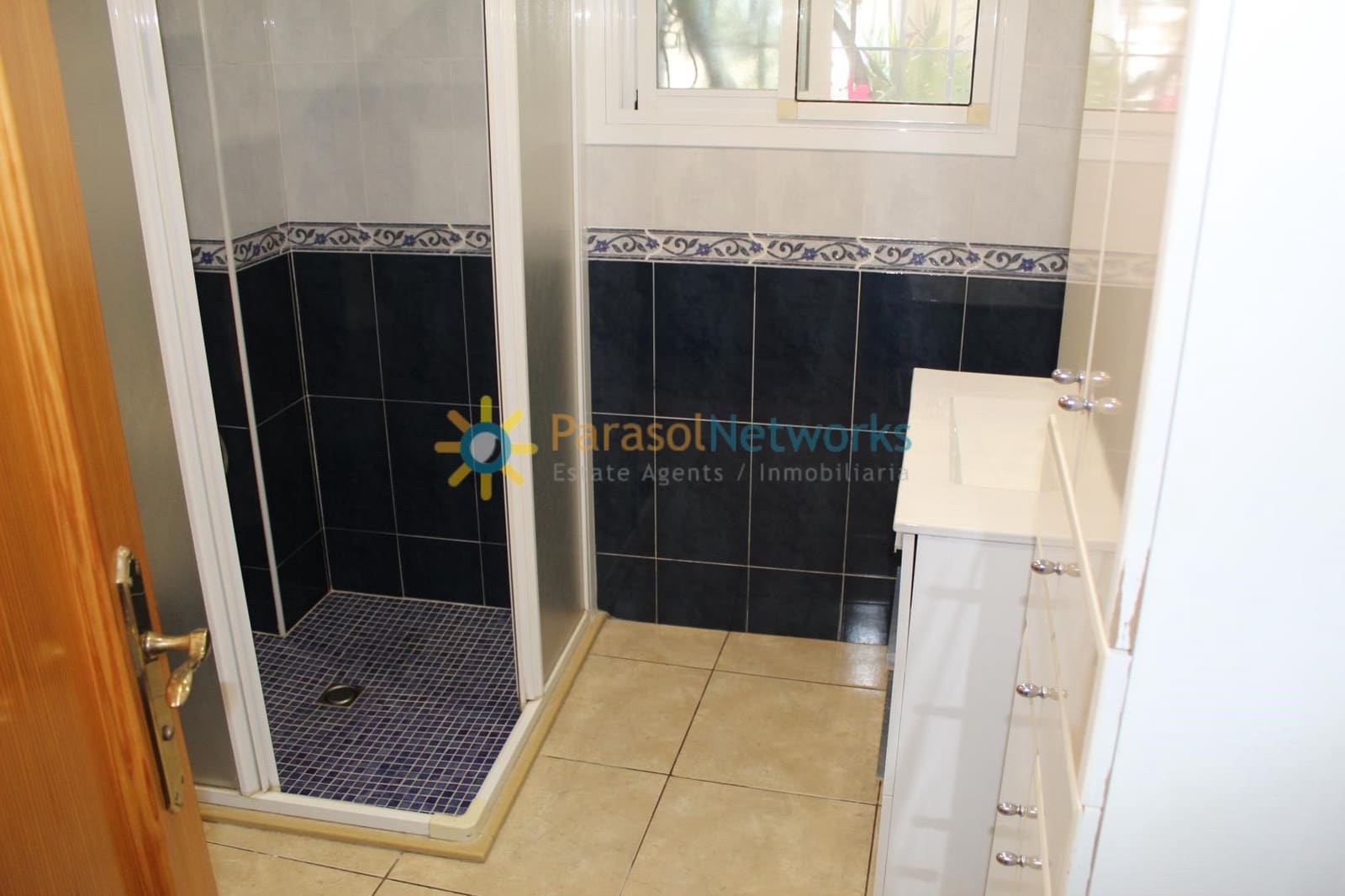 3 bedroom Villa for rent in Oliva with pool - € 800 (Ref: 10009979)