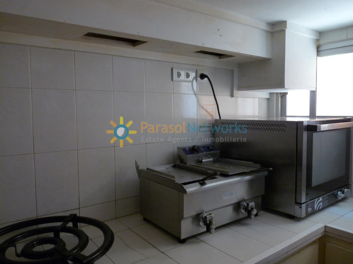 1 chambre Restaurant/Bar à vendre à Piles - 330 000 € (Ref: 10012207)