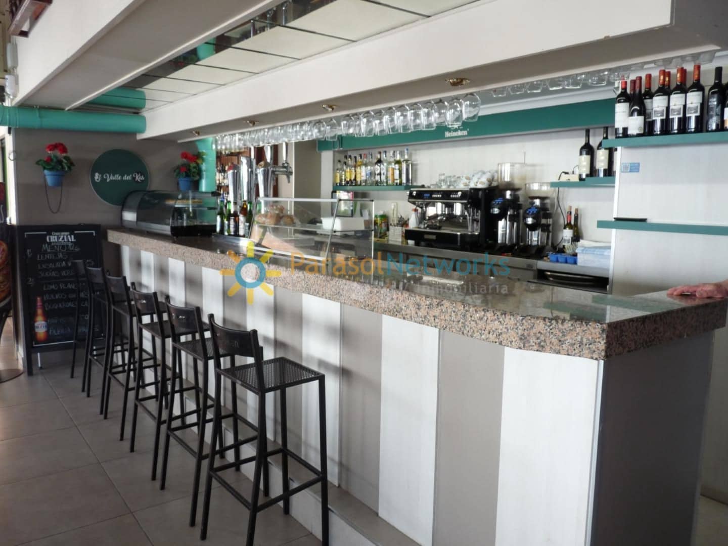 1 chambre Restaurant/Bar à vendre à Piles - 330 000 € (Ref: 10012207)