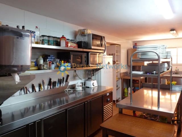 1 chambre Restaurant/Bar à vendre à Piles - 330 000 € (Ref: 10012207)