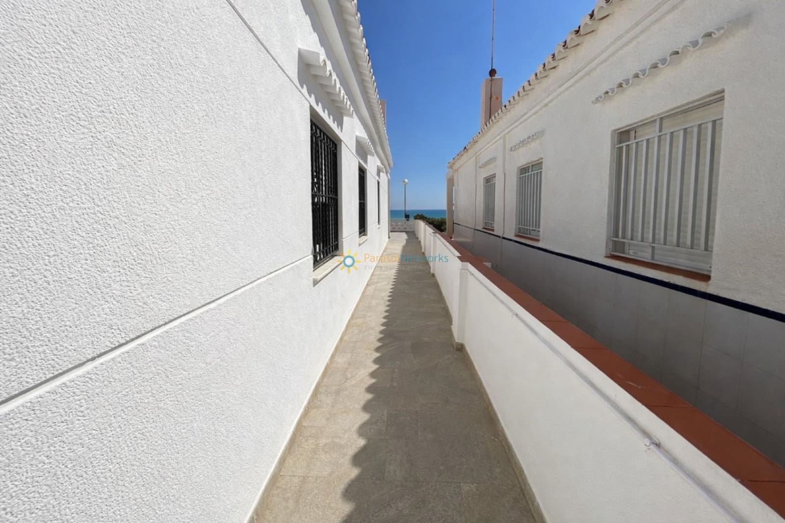4 bedroom Villa for sale in Miramar with garage - € 495,000 (Ref: 10014893)