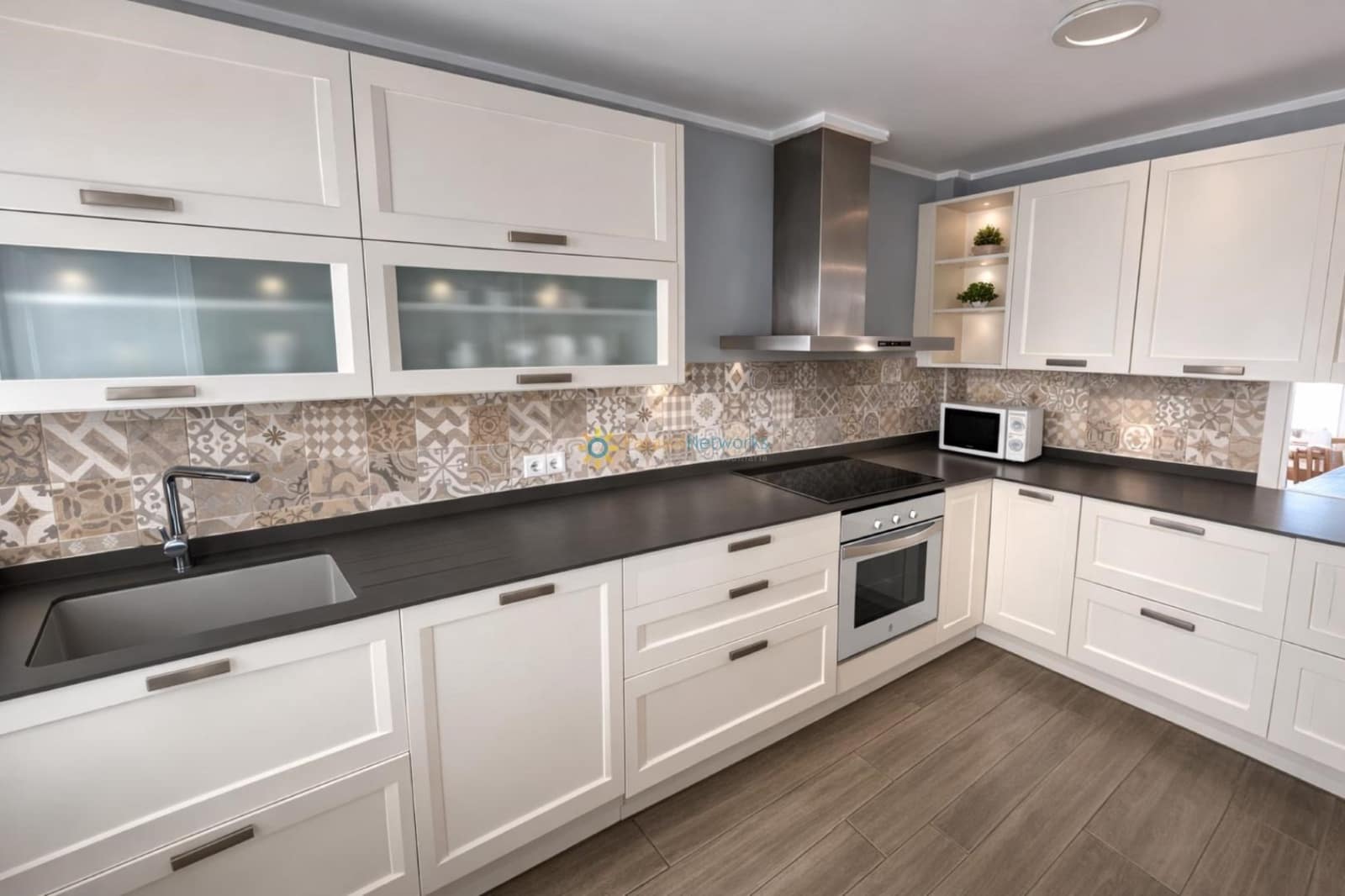 4 bedroom Villa for sale in Miramar with garage - € 495,000 (Ref: 10014893)