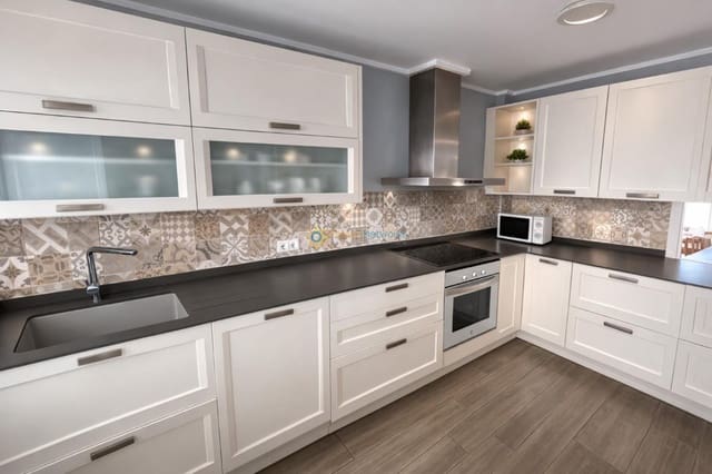 4 bedroom Villa for sale in Miramar with garage - € 495,000 (Ref: 10014893)