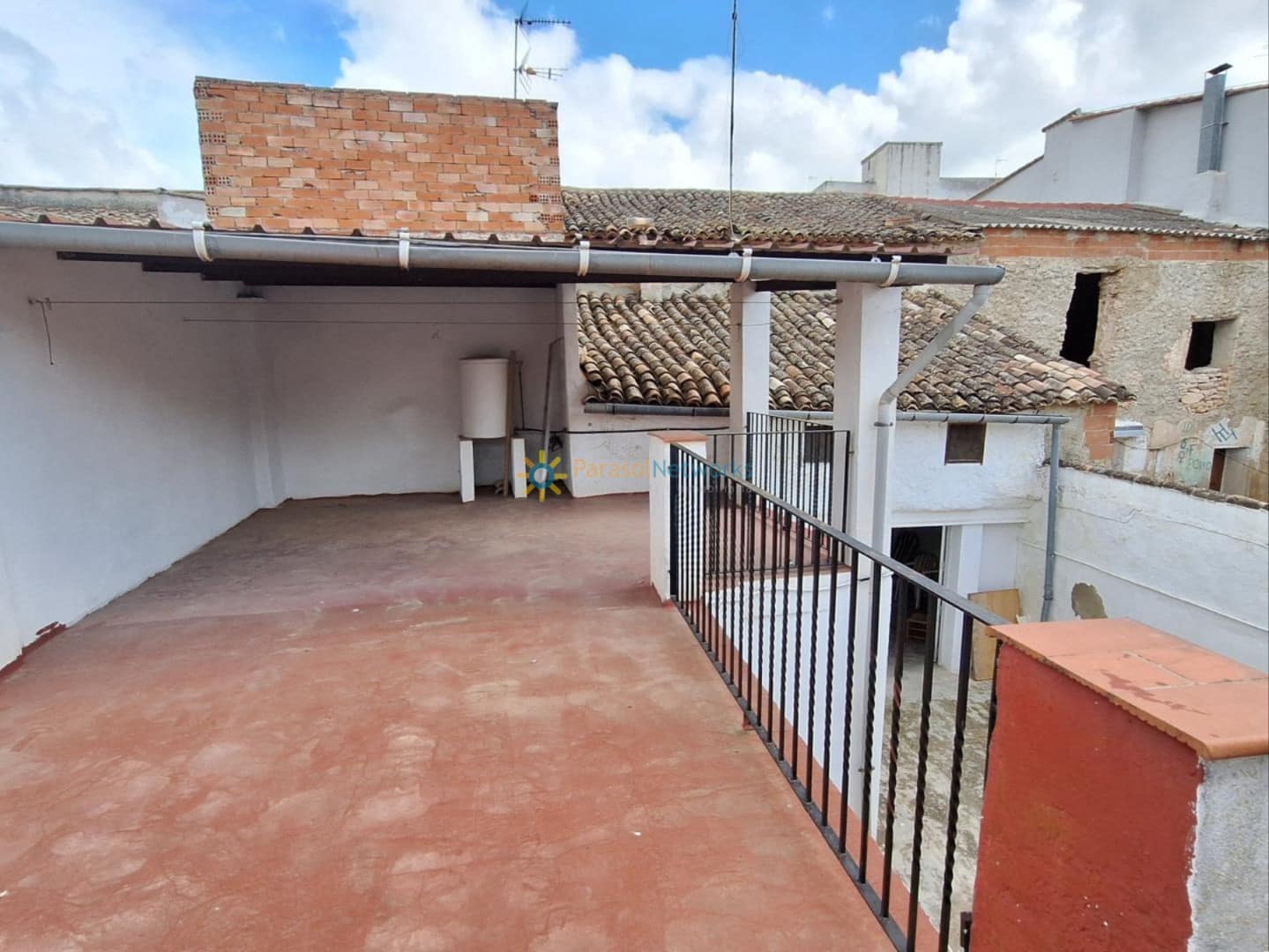 5 bedroom Townhouse for sale in Montaverner with garage - € 92,000 (Ref: 10016830)
