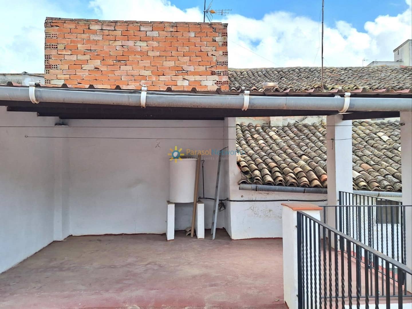 5 bedroom Townhouse for sale in Montaverner with garage - € 92,000 (Ref: 10016830)
