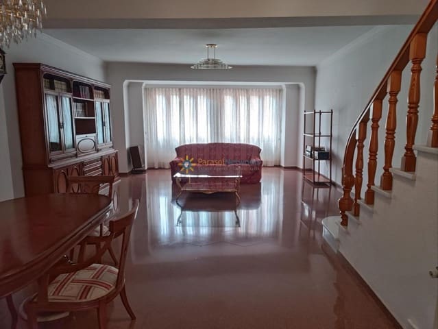 3 quarto Casa em Banda para venda em Oliva Pueblo, Oliva com garagem - 275 000 € (Ref: 10019762)