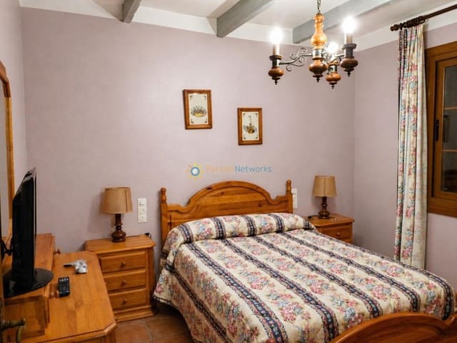 Chalet de 5 habitaciones en La Font d'En Carròs en venta con piscina garaje - 560.000 € (Ref: 10023104)