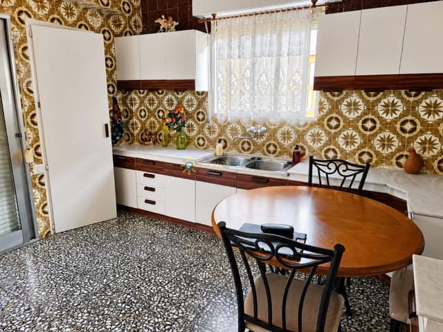 4 bedroom Apartment for sale in Oliva Pueblo, Oliva - € 165,000 (Ref: 10023352)