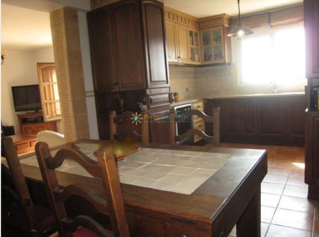 Chalet de 8 habitaciones en Oliva Pueblo, Oliva en venta con garaje - 550.000 € (Ref: 10024944)