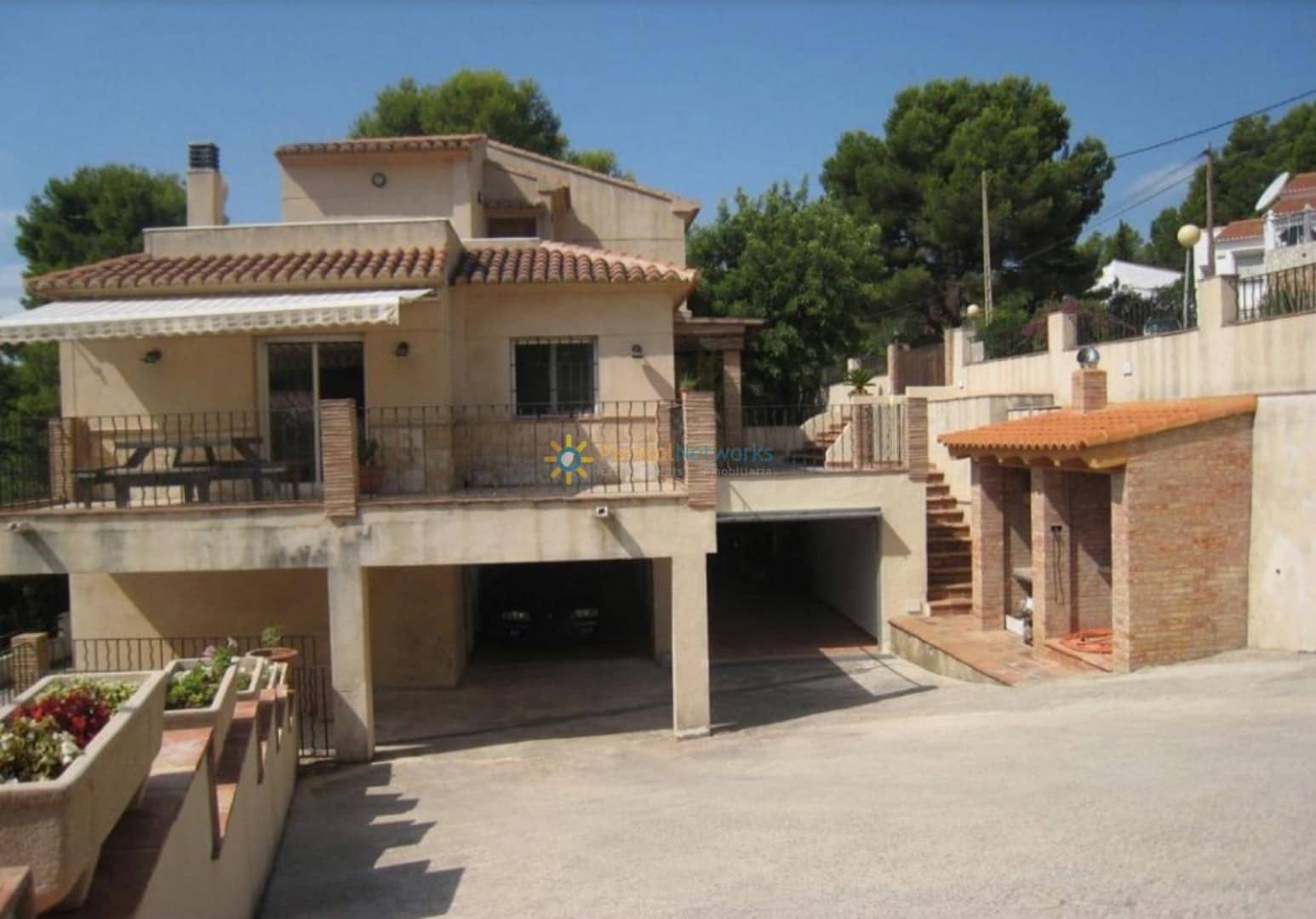 8 chambre Villa/Maison à vendre à Oliva avec garage - 550 000 € (Ref: 10024944)