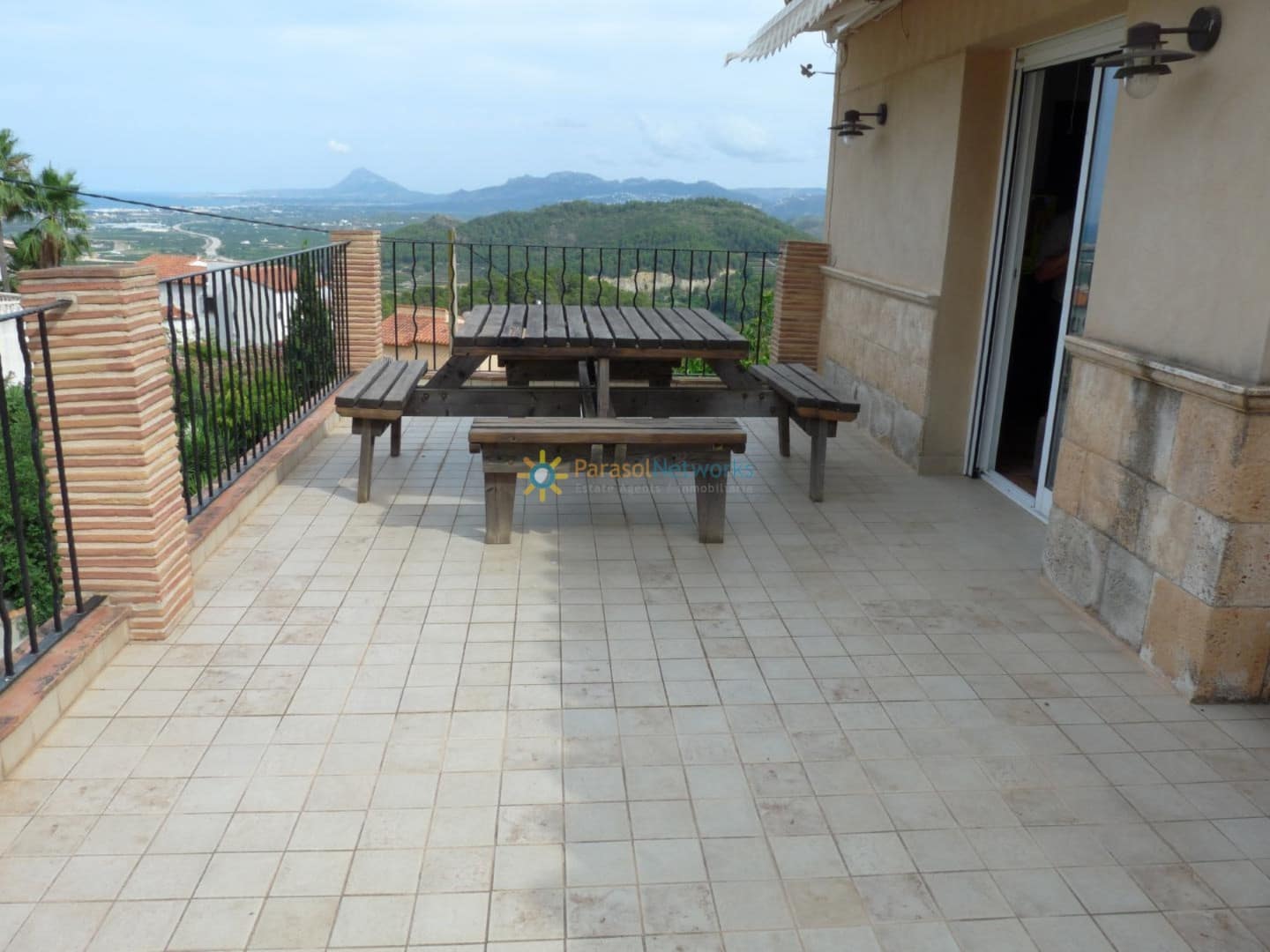 8 chambre Villa/Maison à vendre à Oliva avec garage - 550 000 € (Ref: 10024944)