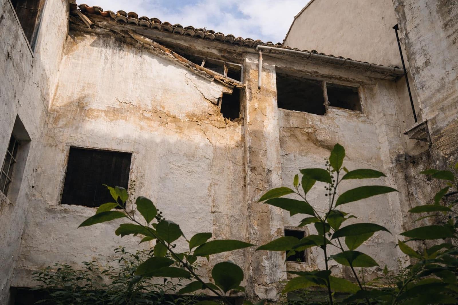 5 bedroom Townhouse for sale in L'Olleria - € 57,000 (Ref: 10026564)