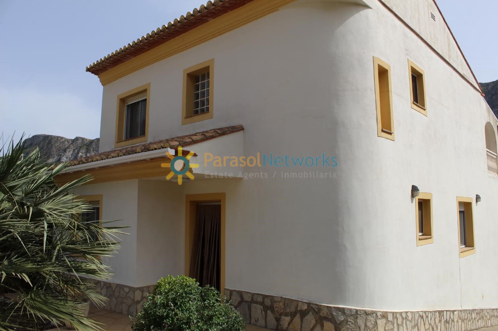4 slaapkamer Villa te huur in Barx met zwembad garage - € 1.200 (Ref: 10026601)